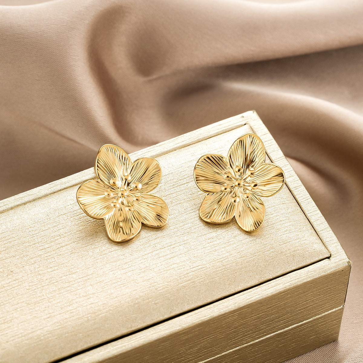 1 Pair Gold Flower Stud Earrings, Senior Sense Temperament, Niche Design, Fashion All-Match Jewelry For Women