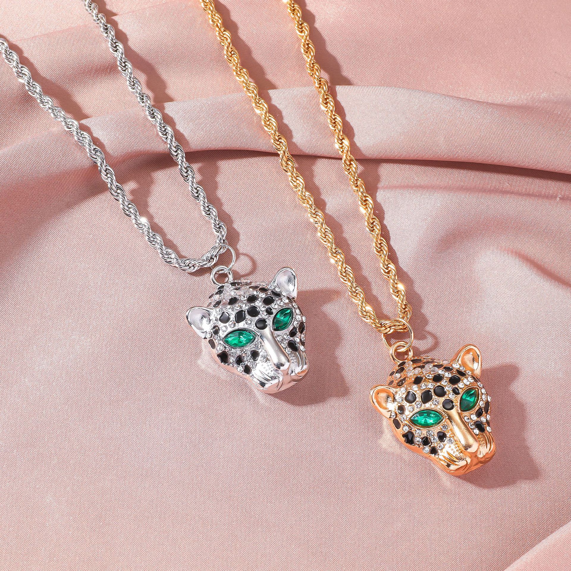 Shining Leopard Water Diamond Inlaid Necklace